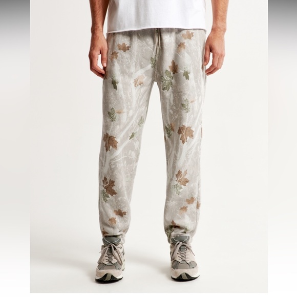 NWT A&F Essential Off White Camo Sweatpant - Picture 1 of 7
